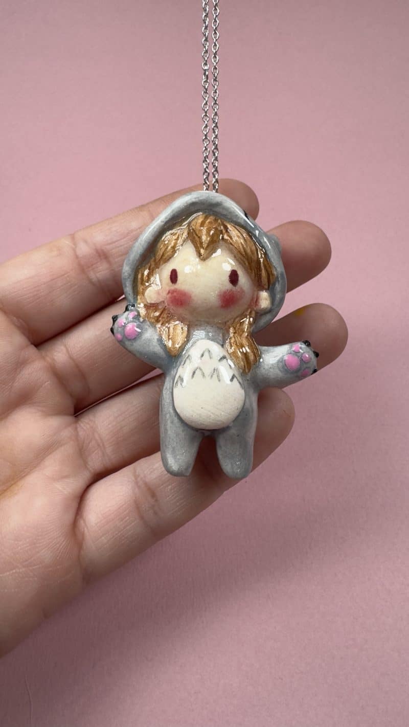 Colgante niña Totoro