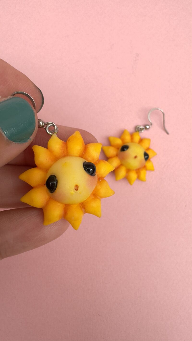 Pendientes soles sorprendidos
