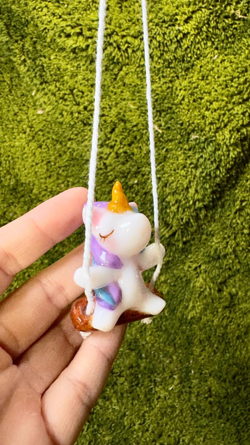 Colgante Unicornio en columpio