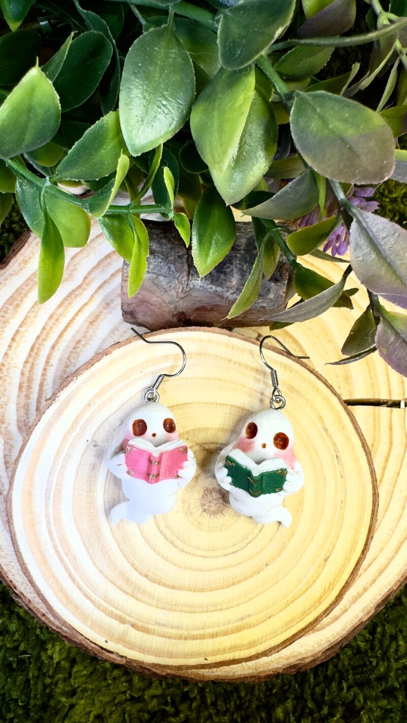 Pendientes fantasmas lectores libros rosa y verde